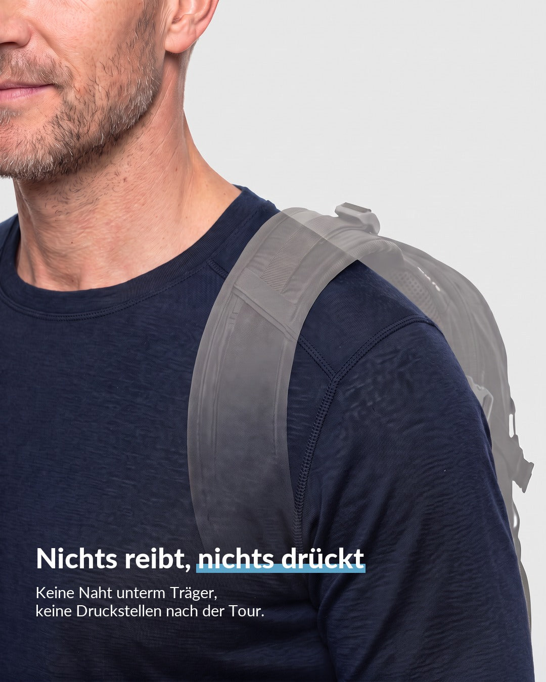 Merino Langarmshirt Blau mit Rucksack, keine Naht unterm Träger oben auf der Schulter #Farbe_Blau