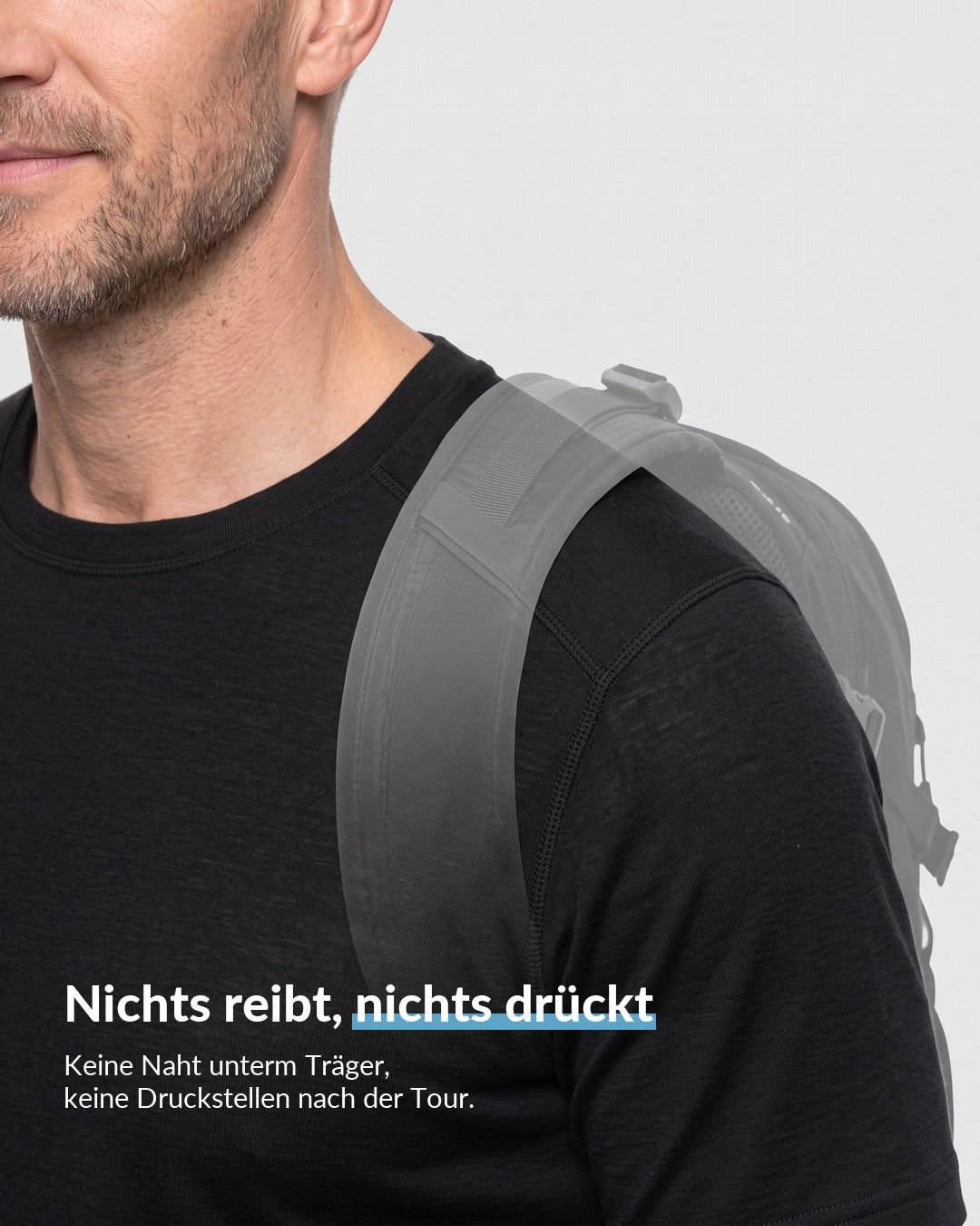 Merino T-Shirt mit Rucksack, keine Naht unterm Träger oben auf der Schulter #Farbe_Schwarz