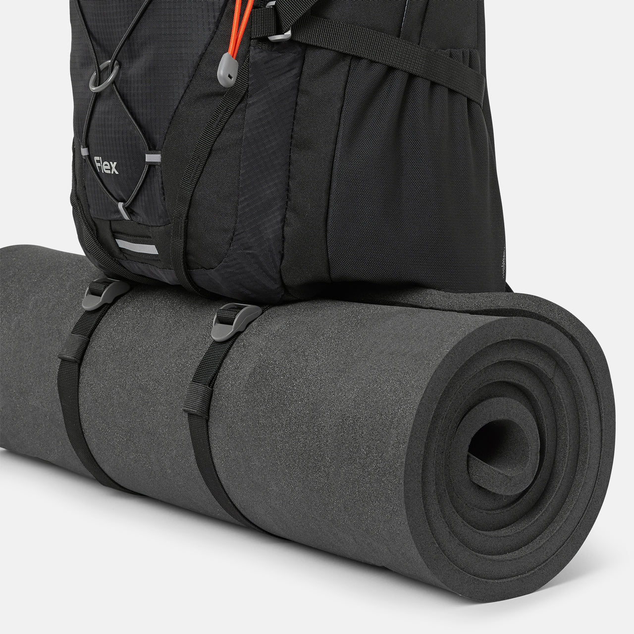 Terra Peak Flex 30 Wanderrucksack mit befestigter Isomatte
